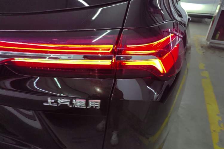 Used Buick Envision 2025 Encore Plus 28T Two-Wheel-Drive Platinum Edition Right Rear Taillight
