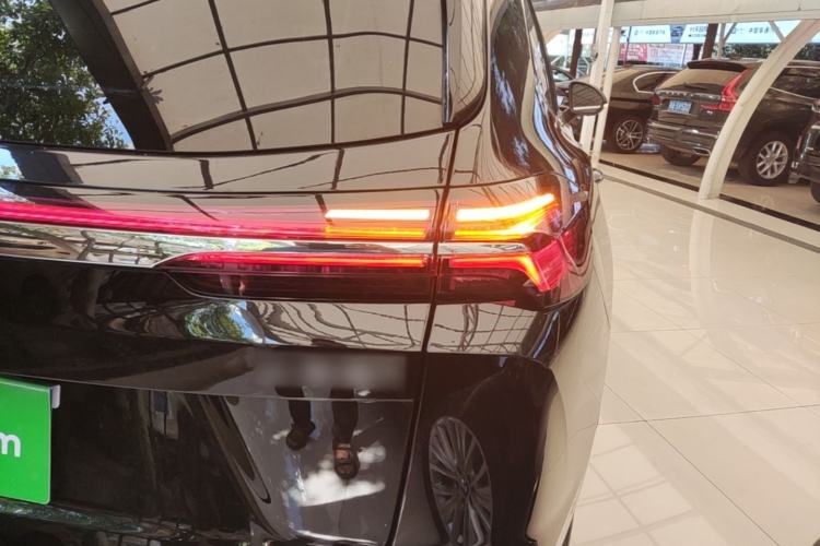 Used Buick Envision 2025 Encore Plus 28T Two-Wheel-Drive Platinum Edition Right Rear Taillight