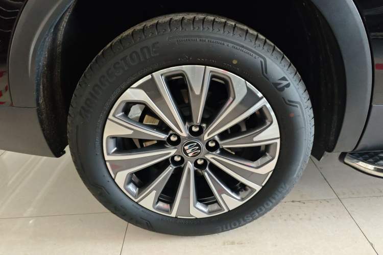 Used Buick Envision 2025 Encore Plus 28T Two-Wheel-Drive Platinum Edition Right Rear Wheel Hub