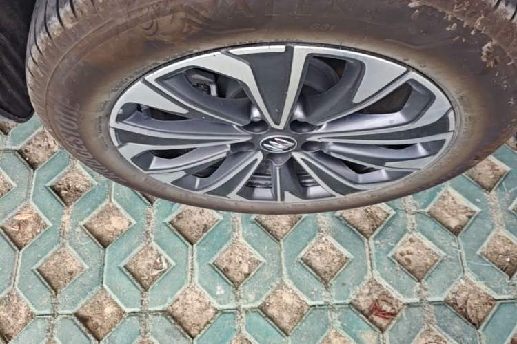 Used Buick Envision 2025 25T Entry-Grade Platinum Edition Right Rear Wheel Hub