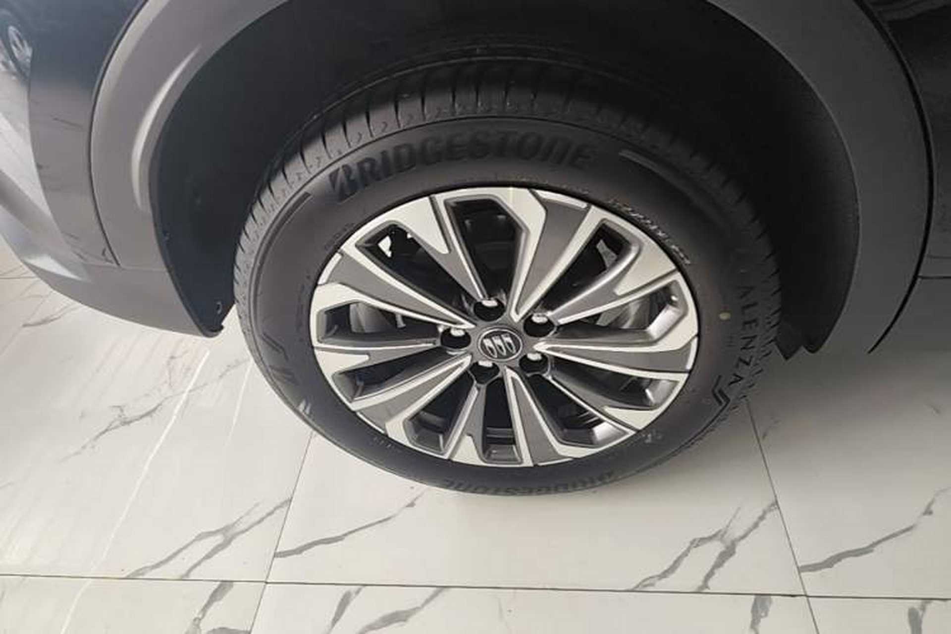 Used Buick Envision 2025 25T Entry-Grade Platinum Edition Right Rear Wheel Hub