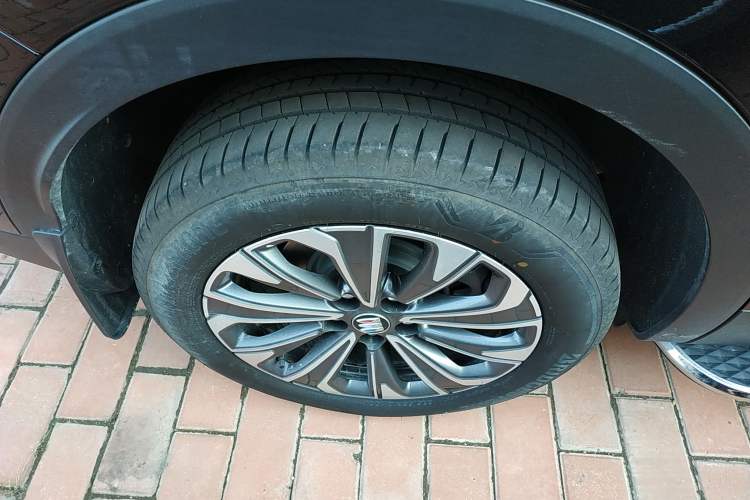Used Buick Envision 2025 Encore Plus 28T Two-Wheel-Drive Platinum Edition Right Rear Wheel Hub