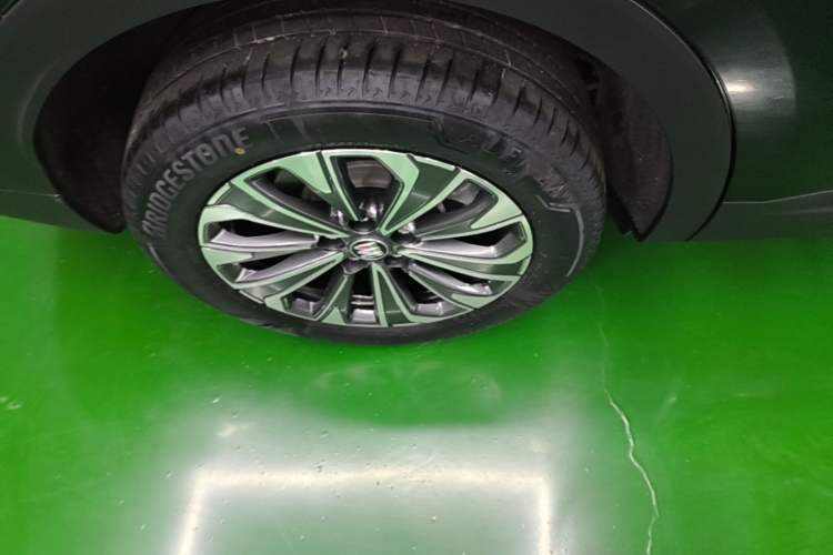 Used Buick Envision 2025 Encore Plus 28T Two-Wheel-Drive Platinum Edition Right Rear Wheel Hub