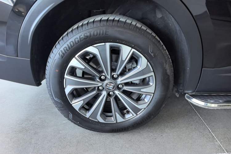 Used Buick Envision 2025 Encore Plus 28T Two-Wheel-Drive Platinum Edition Right Rear Wheel Hub