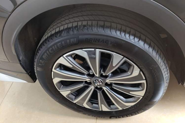 Used Buick Envision 2025 Encore Plus 28T Two-Wheel-Drive Platinum Edition Right Rear Wheel Hub