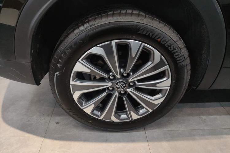 Used Buick Envision 2025 25T Entry-Grade Platinum Edition Right Rear Wheel Hub