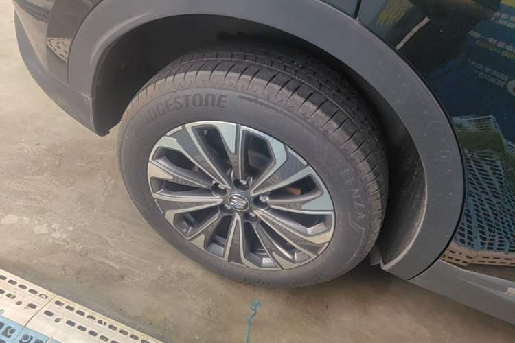 Used Buick Envision 2025 25T Entry-Grade Platinum Edition Right Rear Wheel Hub