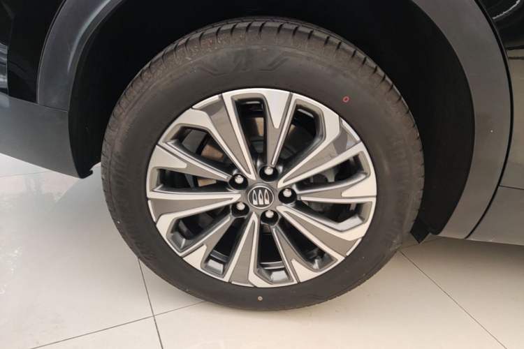 Used Buick Envision 2025 Encore Plus 28T Two-Wheel-Drive Platinum Edition Right Rear Wheel Hub