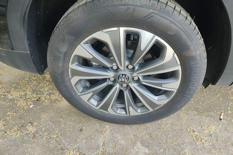 Used Buick Envision 2025 25T Entry-Grade Platinum Edition Right Rear Wheel Hub