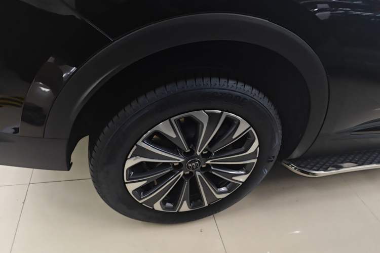 Used Buick Envision 2025 Encore Plus 28T Two-Wheel-Drive Platinum Edition Right Rear Wheel Hub