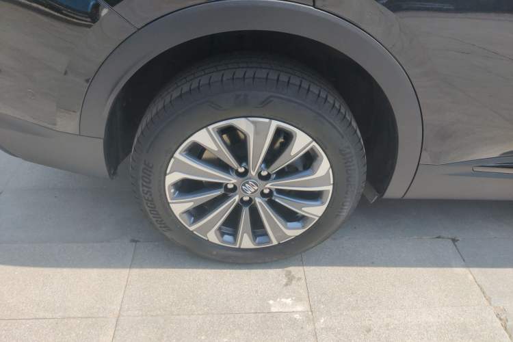 Used Buick Envision 2025 Encore Plus 28T Two-Wheel-Drive Platinum Edition Right Rear Wheel Hub