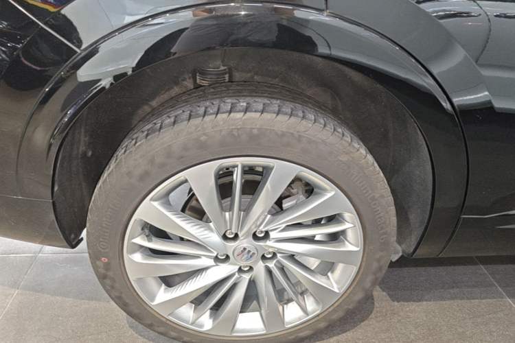 Used Buick Envision 2025 Encore Plus Four-Wheel Drive Avenir Right Rear Wheel Hub