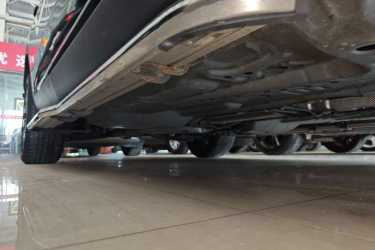 Used Buick Envision 2025 Encore Plus 28T Two-Wheel-Drive Platinum Edition Right Side Sill