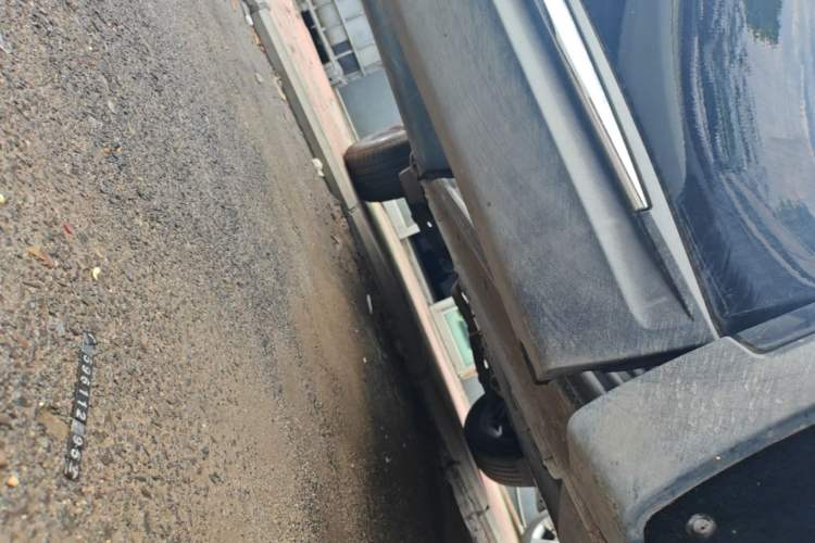 Used Buick Envision 2025 25T Entry-Grade Platinum Edition Right Side Sill
