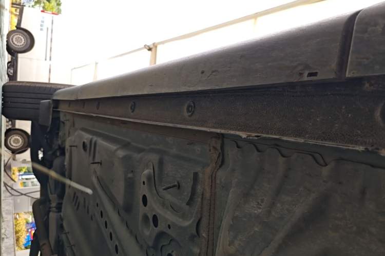 Used Buick Envision 2025 25T Entry-Grade Platinum Edition Right Side Sill