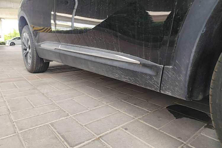 Used Buick Envision 2025 25T Entry-Grade Platinum Edition Right Side Sill