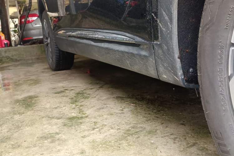 Used Buick Envision 2025 25T Entry-Grade Platinum Edition Right Side Sill