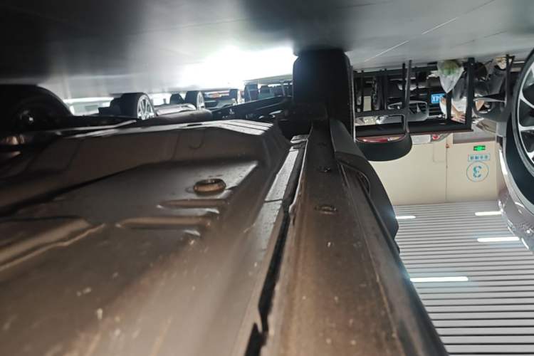 Used Buick Envision 2025 Encore Plus 28T Two-Wheel-Drive Platinum Edition Right Side Sill