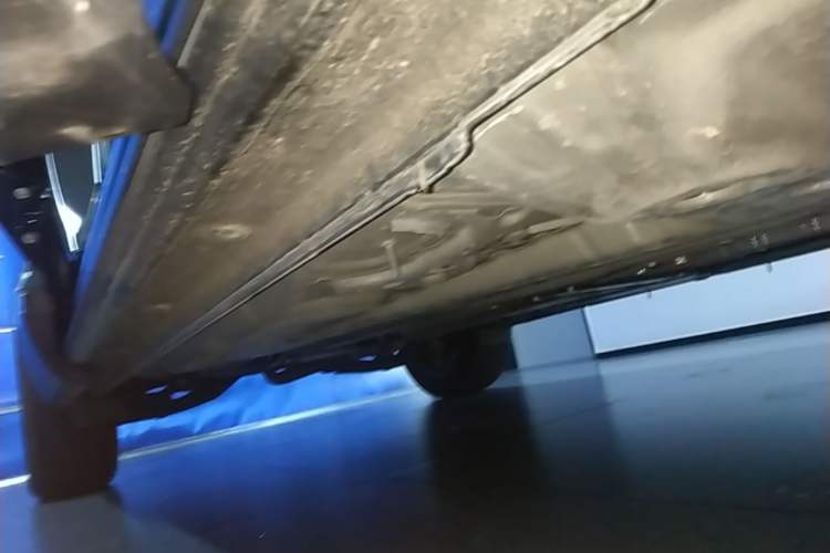 Used Buick Envision 2025 25T Entry-Grade Platinum Edition Right Side Sill