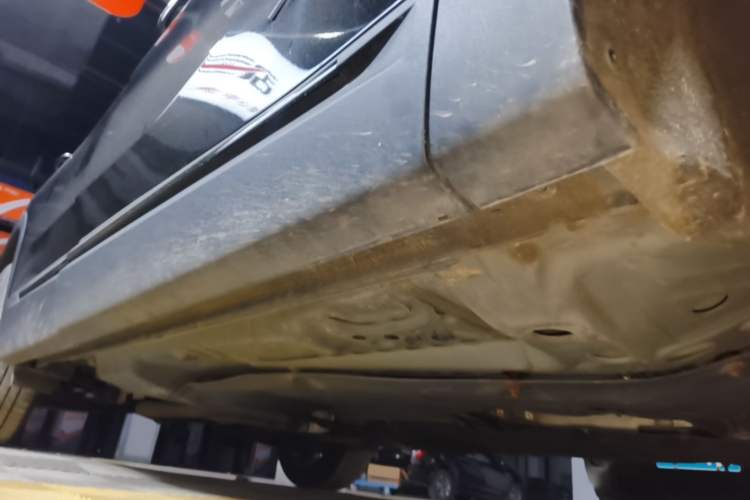 Used Buick Envision 2025 Encore Plus 28T Two-Wheel-Drive Platinum Edition Right Side Sill
