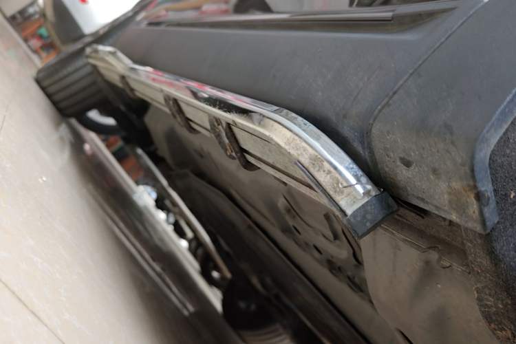 Used Buick Envision 2025 Encore Plus 28T Two-Wheel-Drive Platinum Edition Right Side Sill