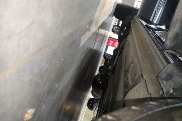 Used Buick Envision 2025 25T Entry-Grade Platinum Edition Right Side Sill