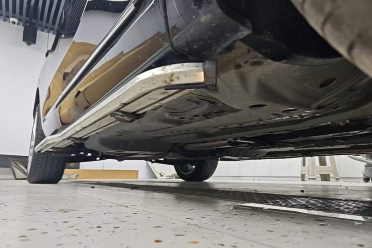 Used Buick Envision 2025 Encore Plus Four-Wheel Drive Avenir Right Side Sill