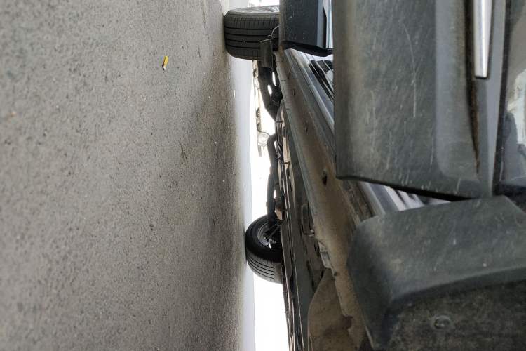Used Buick Envision 2025 25T Entry-Grade Platinum Edition Right Side Sill