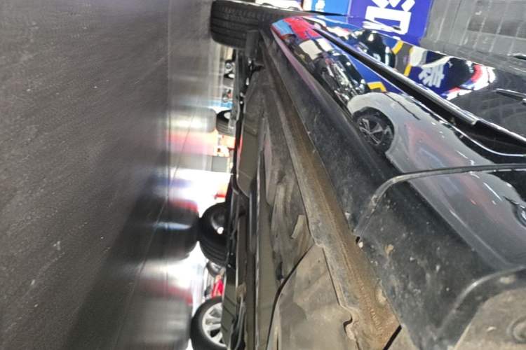 Used Buick Envision 2025 Encore Plus Four-Wheel Drive Avenir Right Side Sill