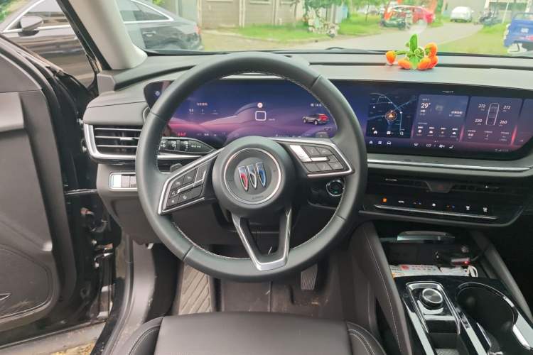 Used Buick Envision 2025 25T Entry-Grade Platinum Edition Steering Wheel