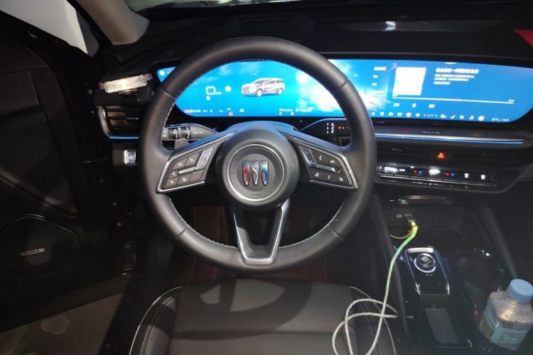 Used Buick Envision 2025 Encore Plus 28T Two-Wheel-Drive Platinum Edition Steering Wheel