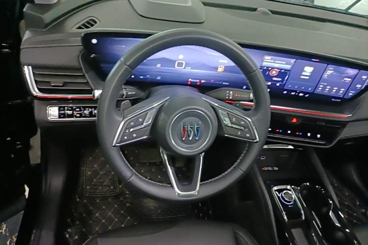 Used Buick Envision 2025 25T Entry-Grade Platinum Edition Steering Wheel