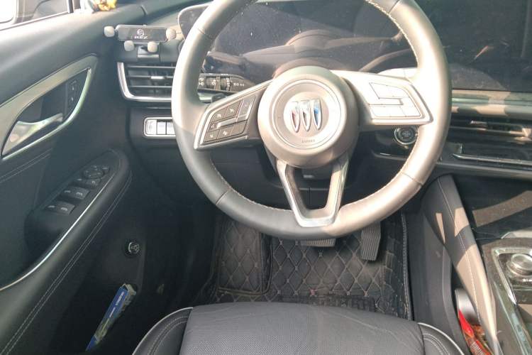 Used Buick Envision 2025 Encore Plus 28T Two-Wheel-Drive Platinum Edition Steering Wheel