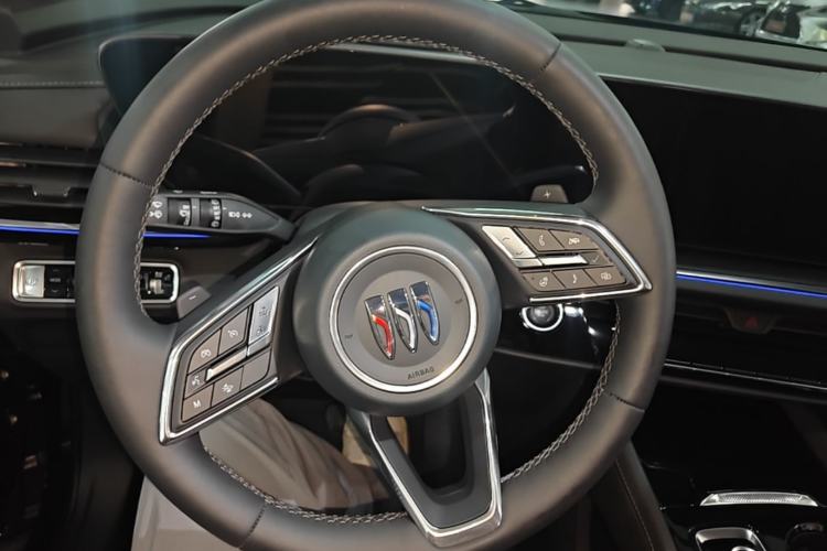 Used Buick Envision 2025 Encore Plus 28T Two-Wheel-Drive Platinum Edition Steering Wheel