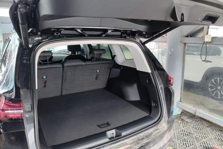 Used Buick Envision 2025 Encore Plus 28T Two-Wheel-Drive Platinum Edition Trunk