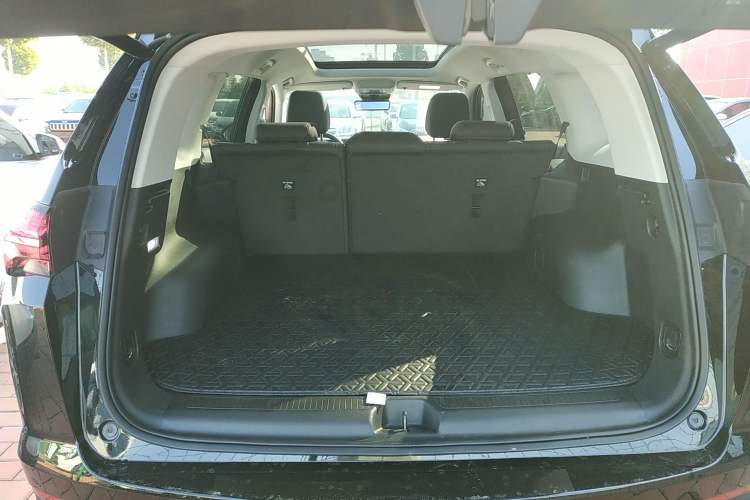Used Buick Envision 2025 Encore Plus 28T Two-Wheel-Drive Platinum Edition Trunk