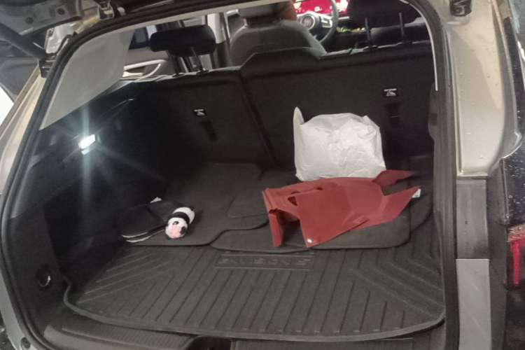 Used Buick Envision 2025 25T Entry-Grade Platinum Edition Trunk