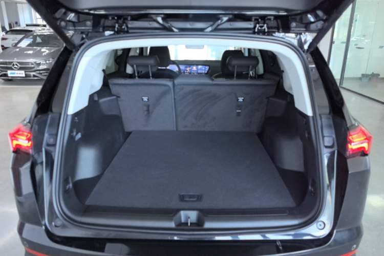 Used Buick Envision 2025 Encore Plus 28T Two-Wheel-Drive Platinum Edition Trunk
