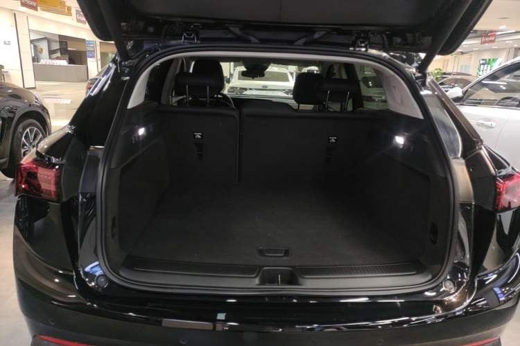 Used Buick Envision 2025 25T Entry-Grade Platinum Edition Trunk