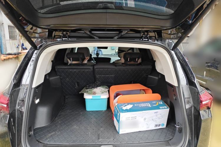 Used Buick Envision 2025 Encore Plus 28T Two-Wheel-Drive Platinum Edition Trunk