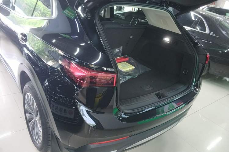 Used Buick Envision 2025 25T Entry-Grade Platinum Edition Trunk