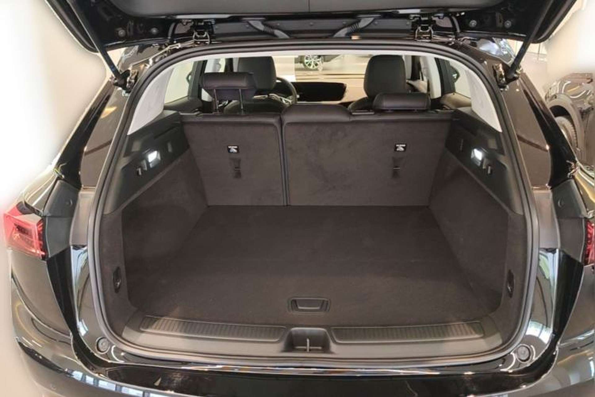 Used Buick Envision 2025 25T Platinum Edition Trunk
