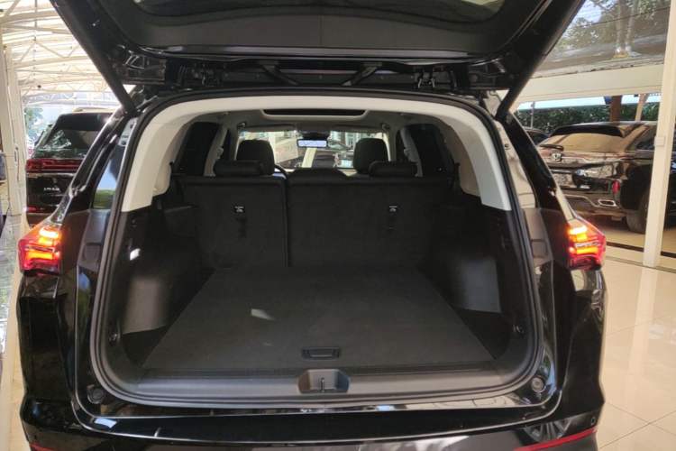 Used Buick Envision 2025 Encore Plus 28T Two-Wheel-Drive Platinum Edition Trunk