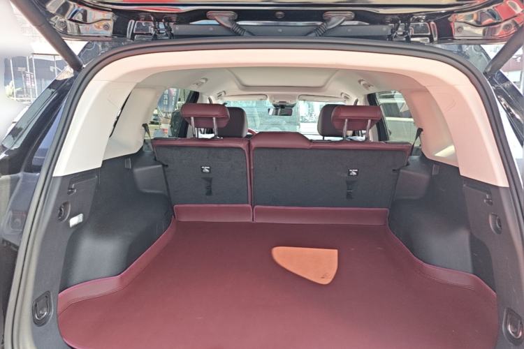 Used Buick Envision 2025 Encore Plus 28T Two-Wheel-Drive Platinum Edition Trunk