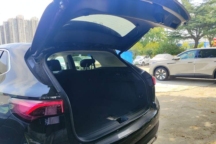Used Buick Envision 2025 25T Entry-Grade Platinum Edition Trunk
