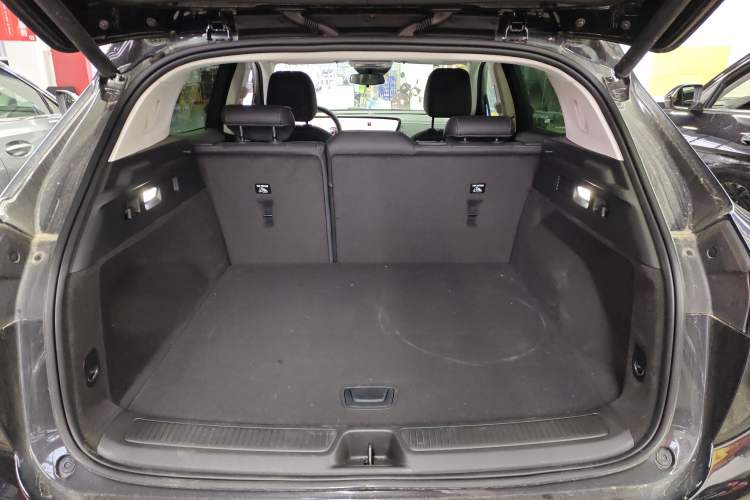 Used Buick Envision 2025 25T Entry-Grade Platinum Edition Trunk