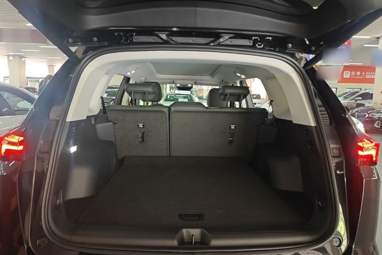 Used Buick Envision 2025 Encore Plus 28T Two-Wheel-Drive Platinum Edition Trunk