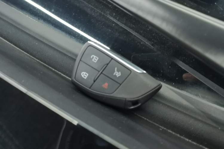 Used Buick Envision 2025 25T Entry-Grade Platinum Edition Vehicle Key