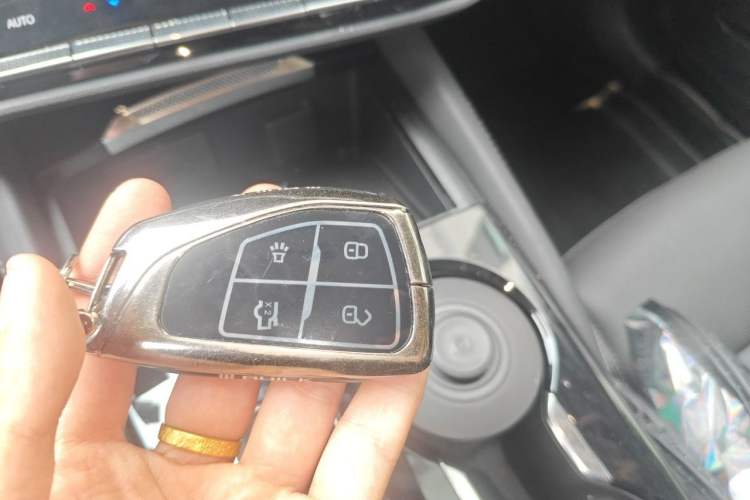 Used Buick Envision 2025 Encore Plus 28T Two-Wheel-Drive Platinum Edition Vehicle Key