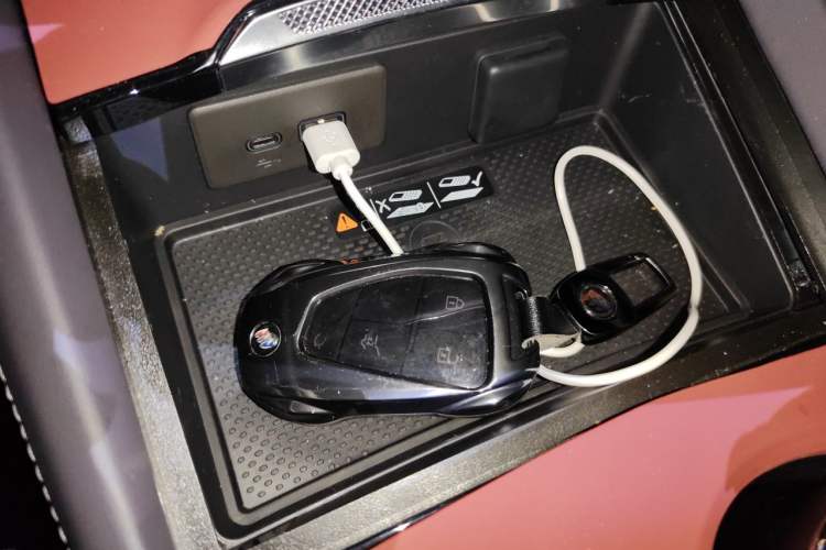 Used Buick Envision 2025 Encore Plus 28T Two-Wheel-Drive Platinum Edition Vehicle Key